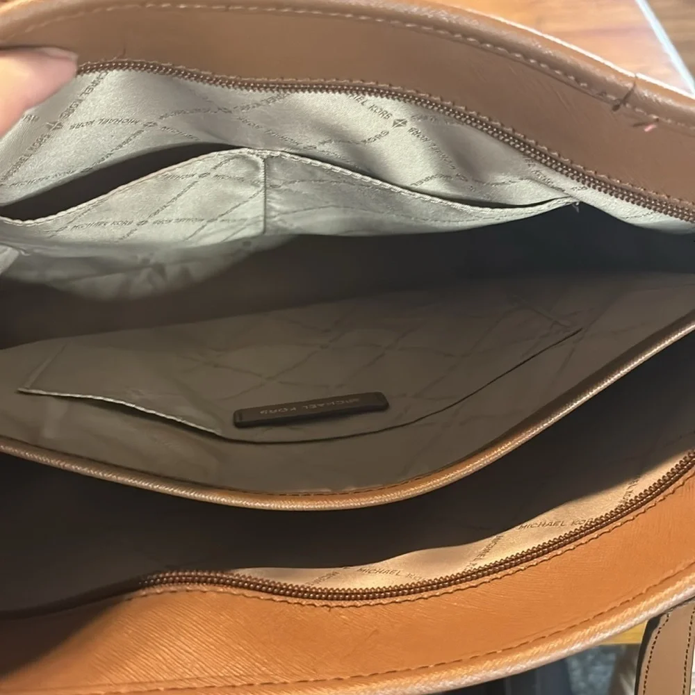 Michael Kors Sady Large Tote - Picture 9 of 13